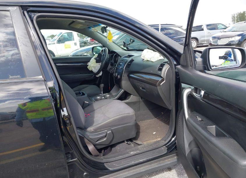 Photo 5 of 2011 Kia Sorento LX V6 (VIN 5XYKT4A2XBG115208)