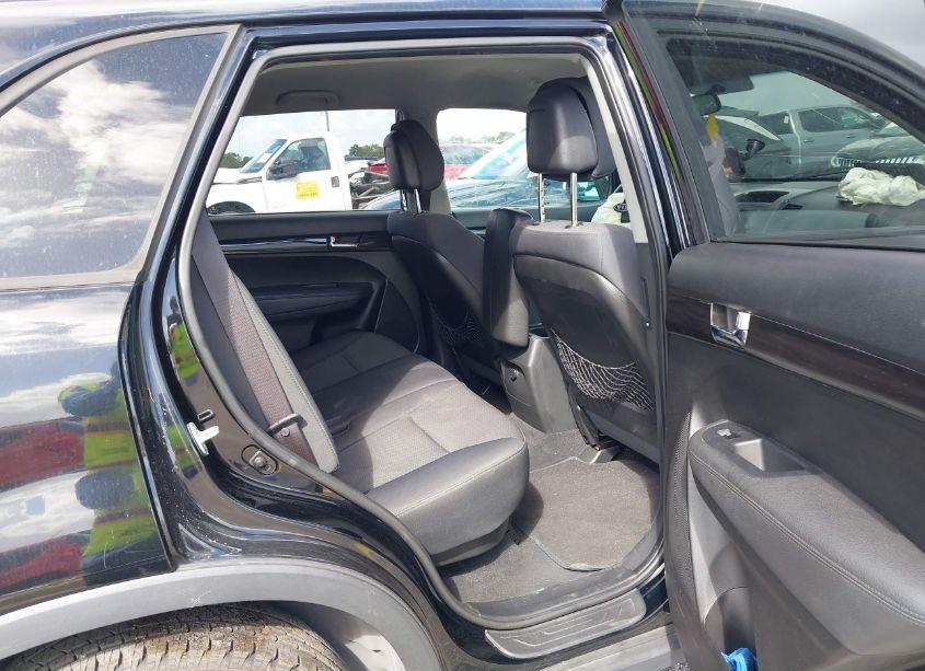 Photo 8 of 2011 Kia Sorento LX V6 (VIN 5XYKT4A2XBG115208)