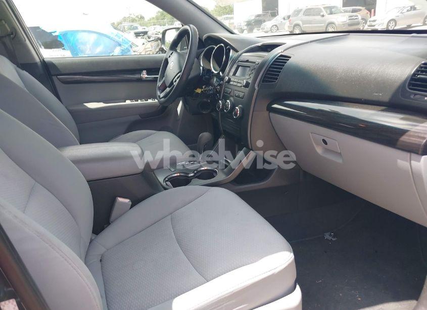 Photo 5 of 2011 Kia Sorento LX V6 (VIN 5XYKT4A2XBG116603)