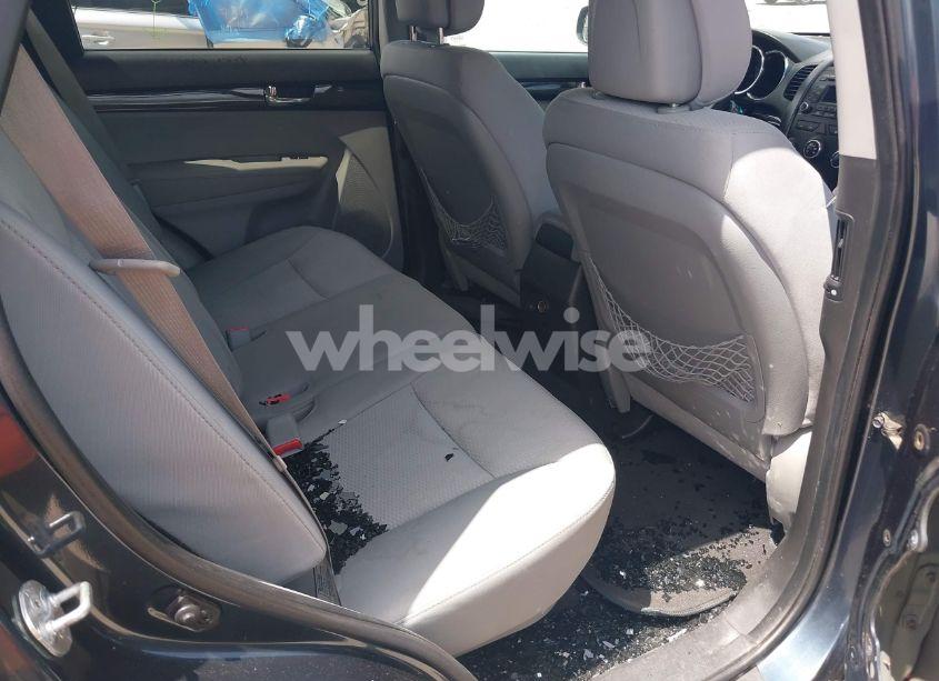 Photo 8 of 2011 Kia Sorento LX V6 (VIN 5XYKT4A2XBG116603)