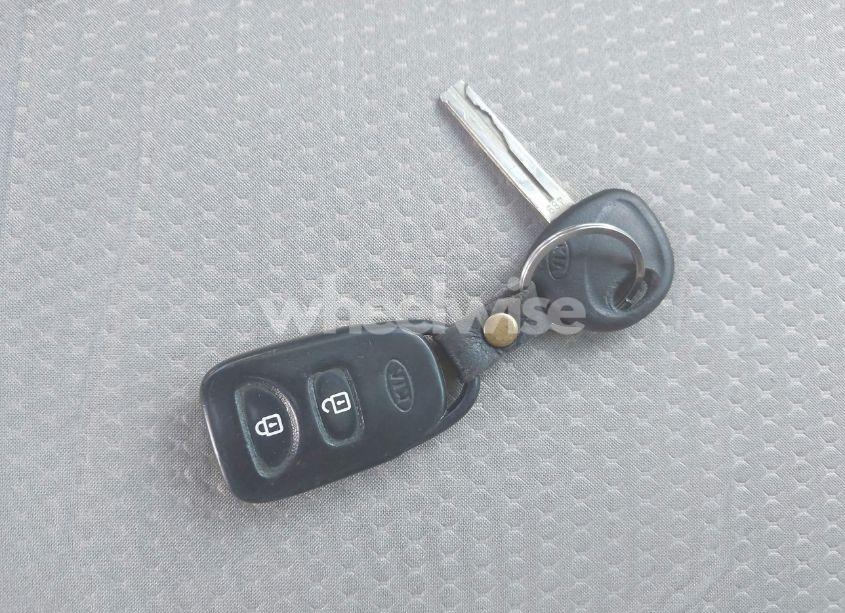 Photo 11 of 2011 Kia Sorento LX V6 (VIN 5XYKT4A2XBG125303)