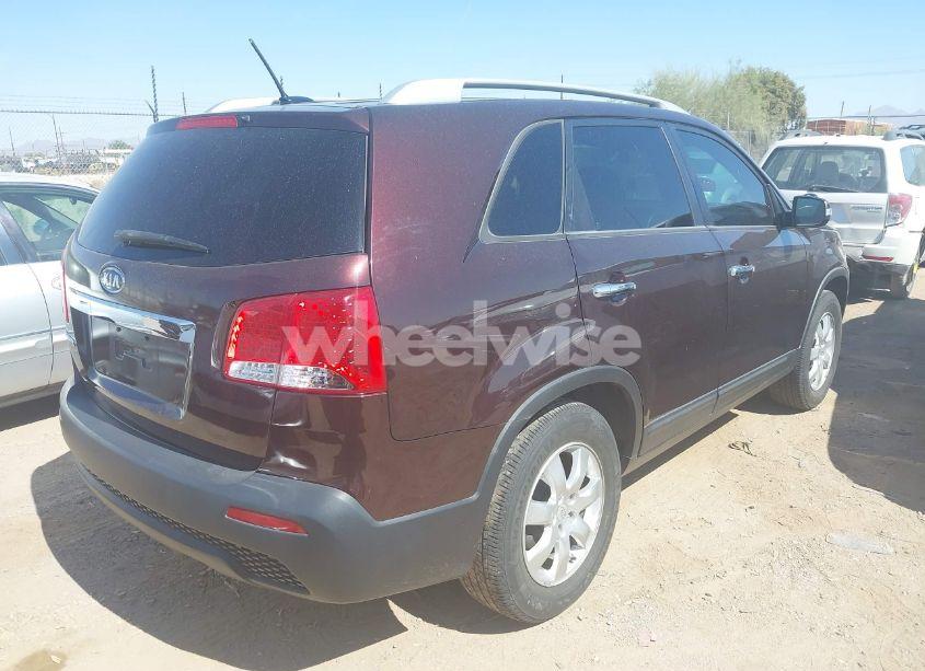 Photo 4 of 2011 Kia Sorento LX V6 (VIN 5XYKT4A2XBG125303)