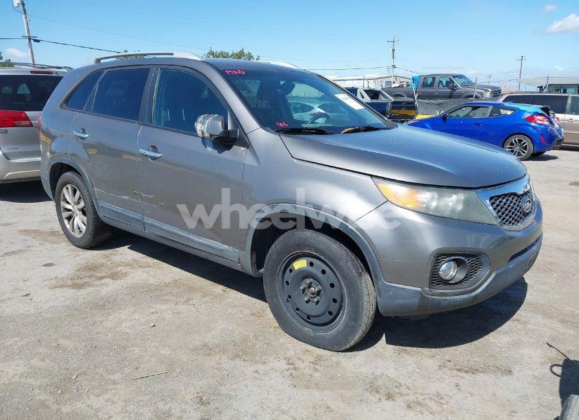 2011 Kia Sorento LX V6 (VIN 5XYKT4A2XBG142148) main photo