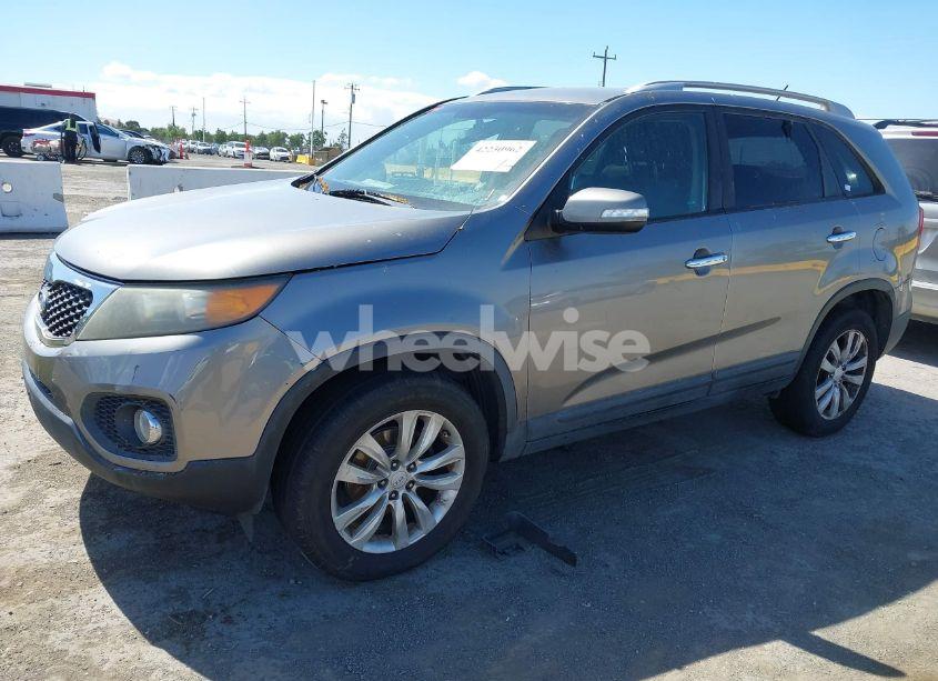 Photo 2 of 2011 Kia Sorento LX V6 (VIN 5XYKT4A2XBG142148)
