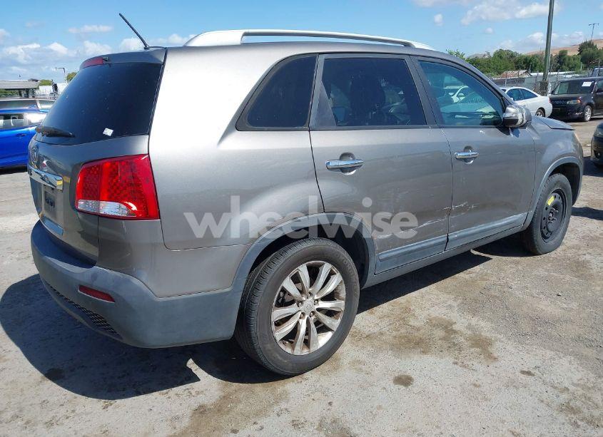 Photo 4 of 2011 Kia Sorento LX V6 (VIN 5XYKT4A2XBG142148)