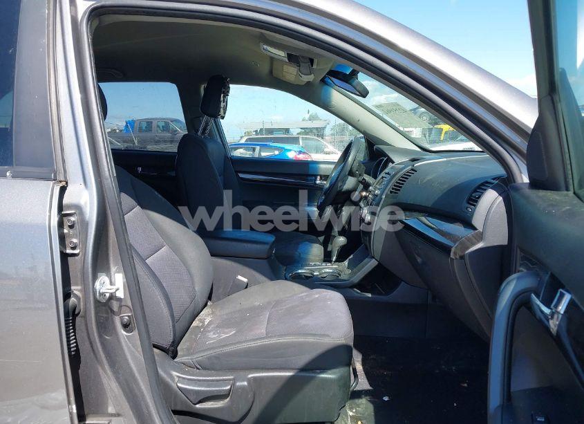 Photo 5 of 2011 Kia Sorento LX V6 (VIN 5XYKT4A2XBG142148)