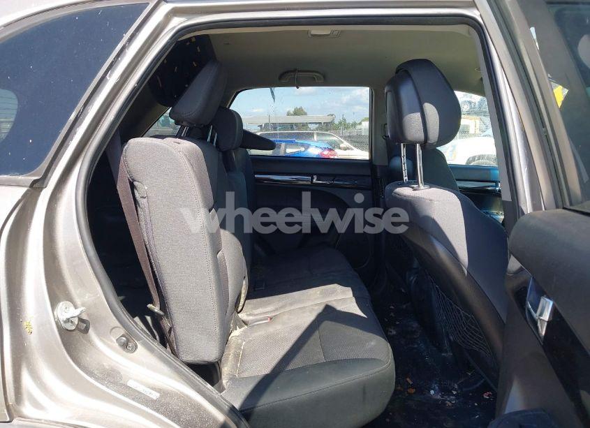 Photo 8 of 2011 Kia Sorento LX V6 (VIN 5XYKT4A2XBG142148)