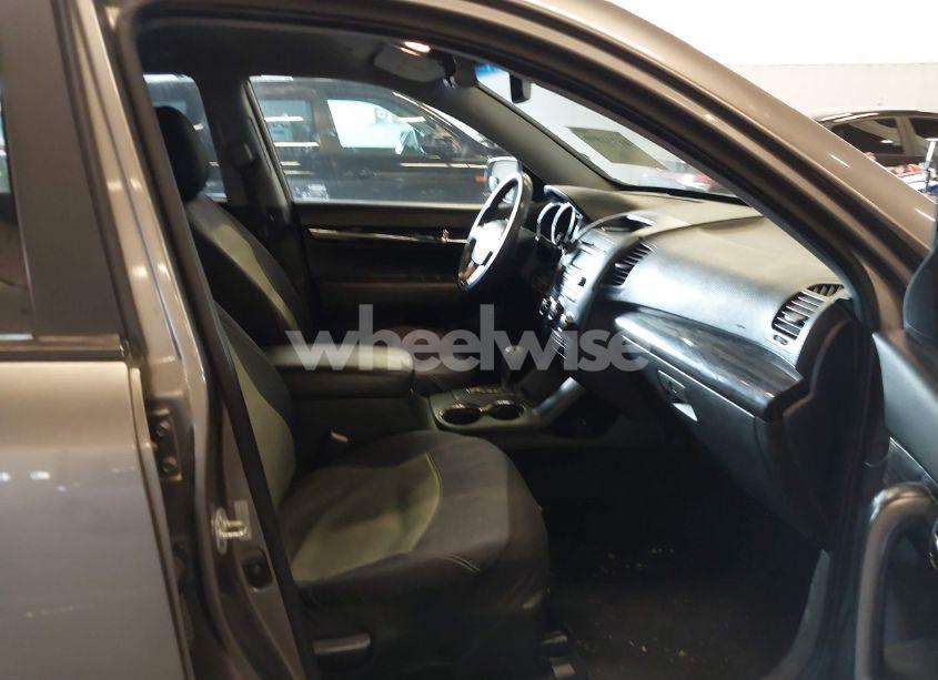 Photo 5 of 2012 Kia Sorento LX V6 (VIN 5XYKT4A2XCG255518)