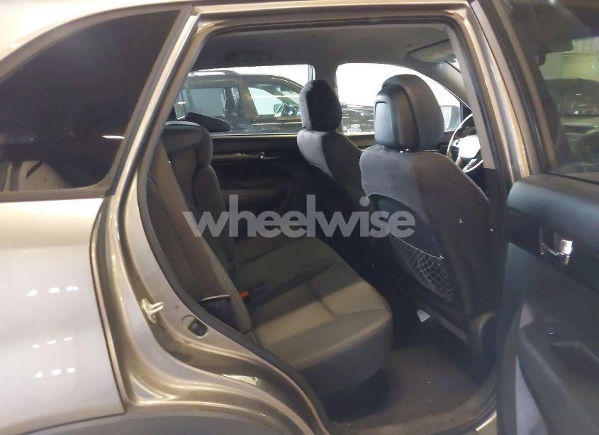 Photo 8 of 2012 Kia Sorento LX V6 (VIN 5XYKT4A2XCG255518)