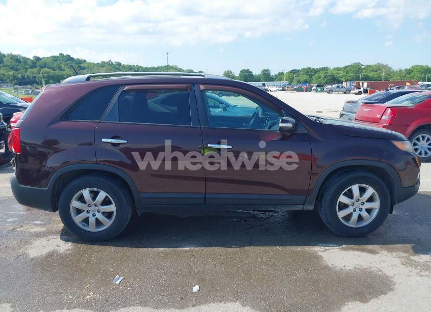 Photo 13 of 2013 Kia Sorento LX V6 (VIN 5XYKT4A2XDG331160)