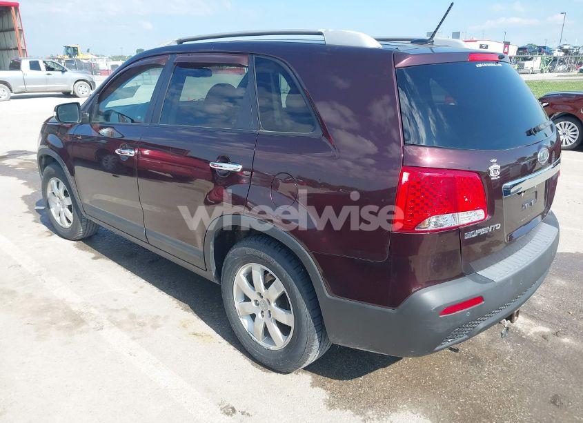 Photo 3 of 2013 Kia Sorento LX V6 (VIN 5XYKT4A2XDG331160)