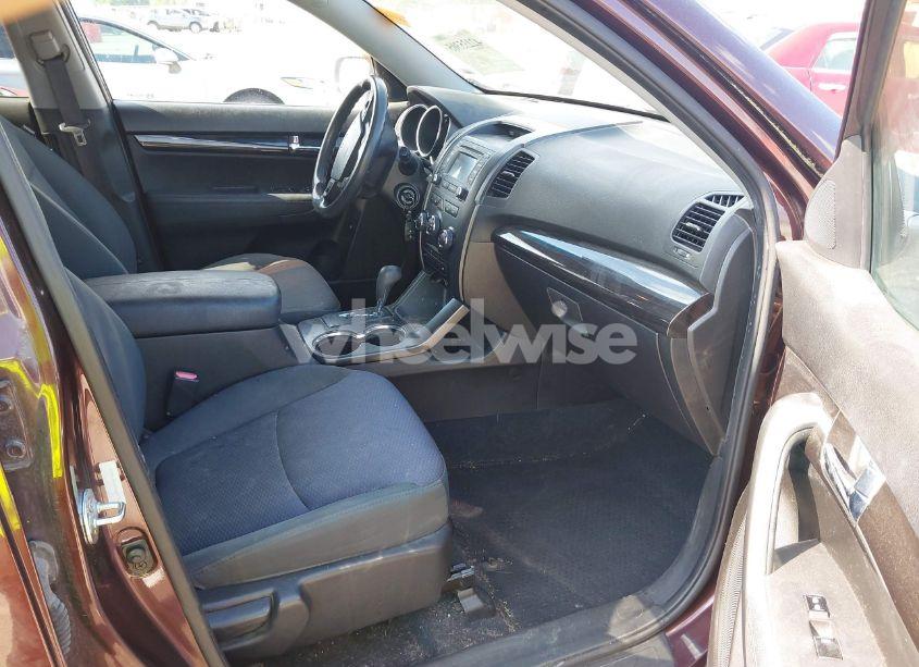 Photo 5 of 2013 Kia Sorento LX V6 (VIN 5XYKT4A2XDG331160)