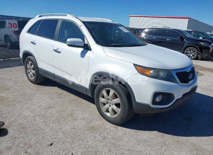 2013 Kia Sorento LX V6 (VIN 5XYKT4A2XDG337427) main photo