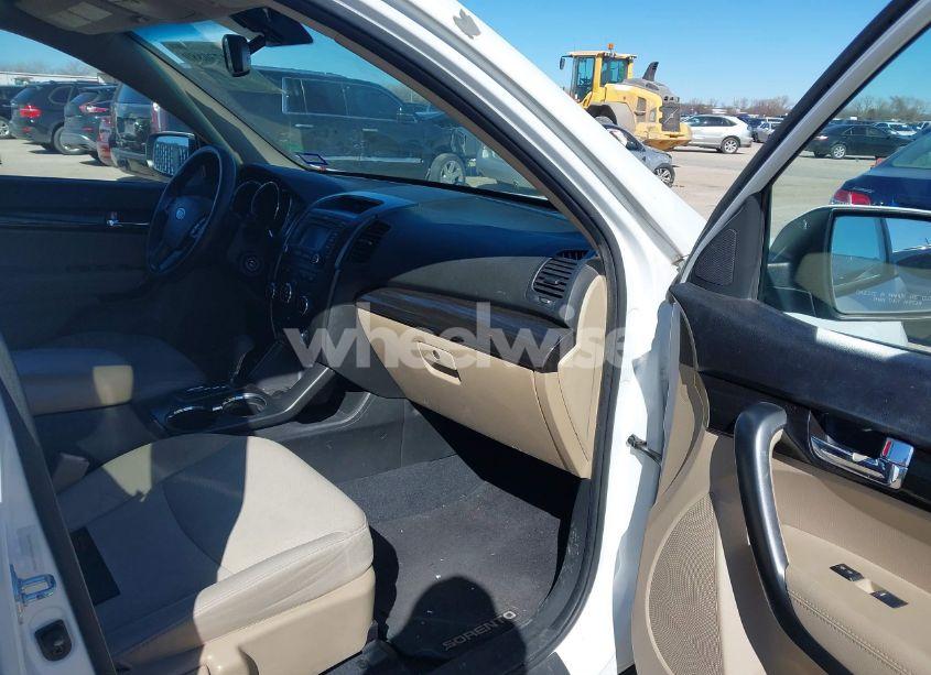 Photo 5 of 2013 Kia Sorento LX V6 (VIN 5XYKT4A2XDG337427)