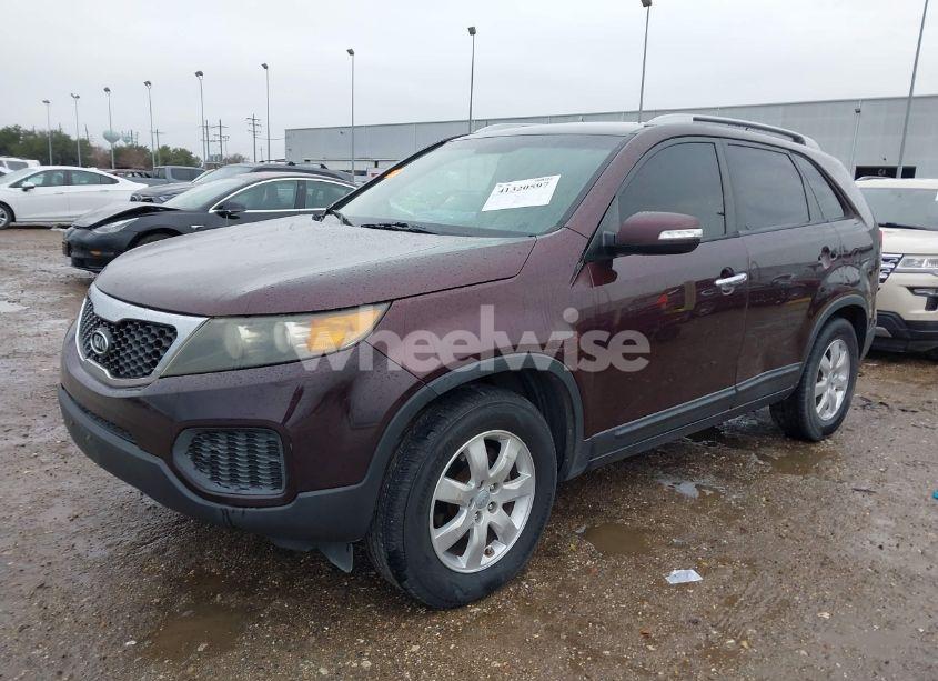 Photo 2 of 2013 Kia Sorento LX V6 (VIN 5XYKT4A2XDG376163)