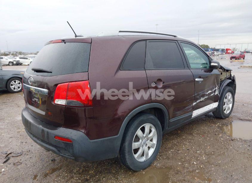 Photo 4 of 2013 Kia Sorento LX V6 (VIN 5XYKT4A2XDG376163)
