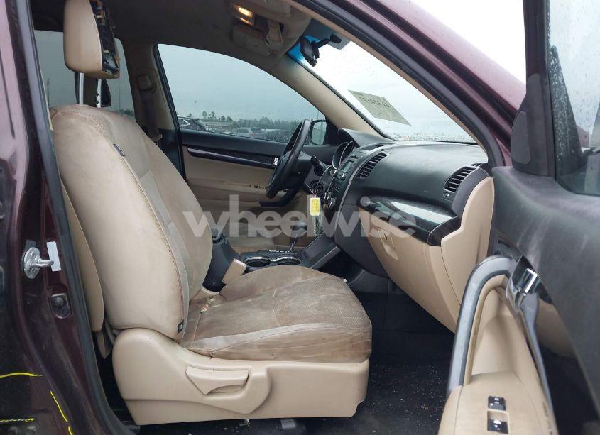 Photo 5 of 2013 Kia Sorento LX V6 (VIN 5XYKT4A2XDG376163)