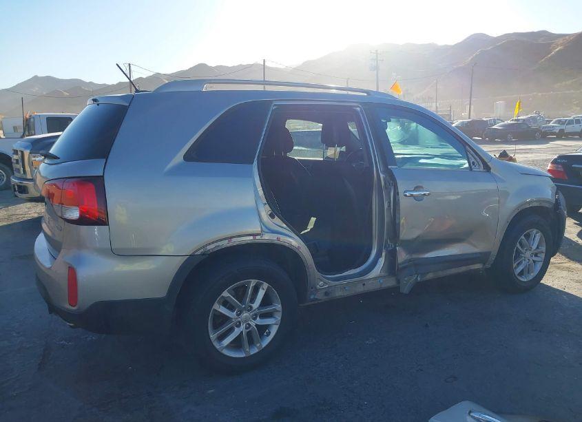 Photo 14 of 2015 Kia Sorento LX (VIN 5XYKT4A60FG624989)