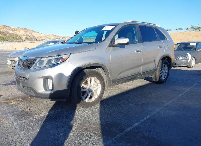Photo 2 of 2015 Kia Sorento LX (VIN 5XYKT4A60FG624989)