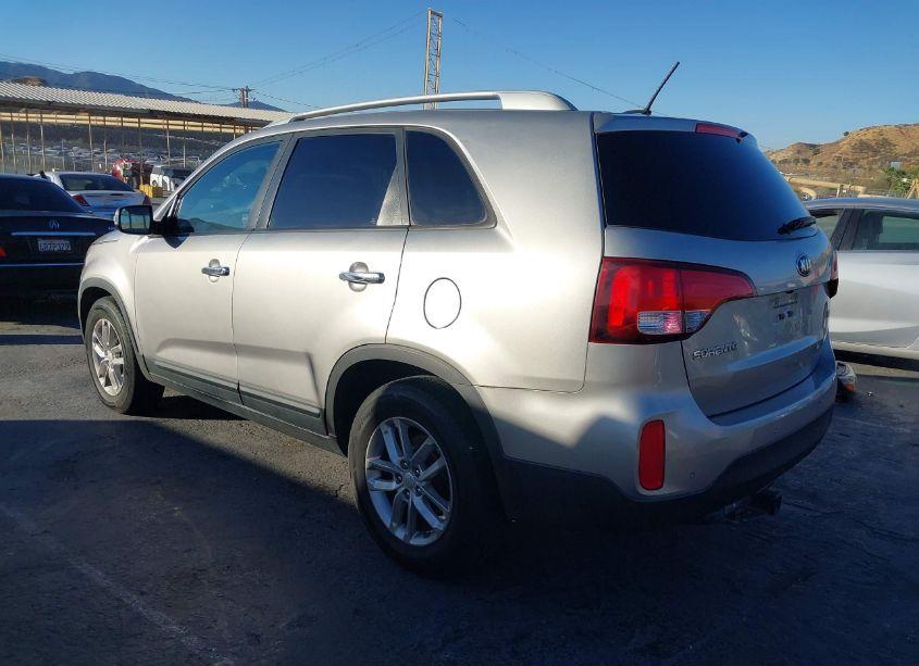 Photo 3 of 2015 Kia Sorento LX (VIN 5XYKT4A60FG624989)