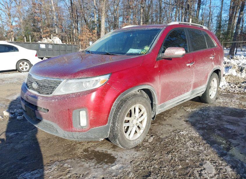 Photo 2 of 2015 Kia Sorento LX (VIN 5XYKT4A60FG626399)