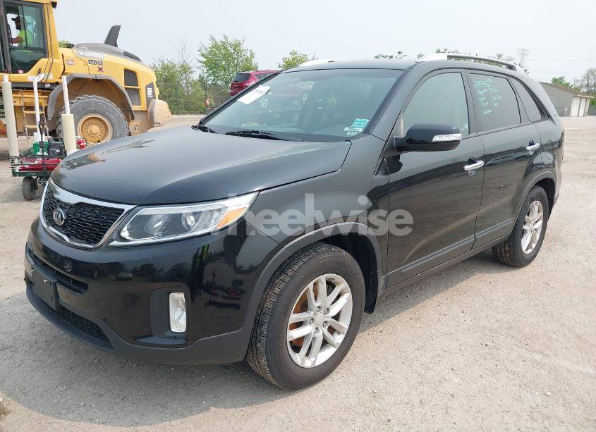 Photo 2 of 2015 Kia Sorento LX (VIN 5XYKT4A60FG649732)