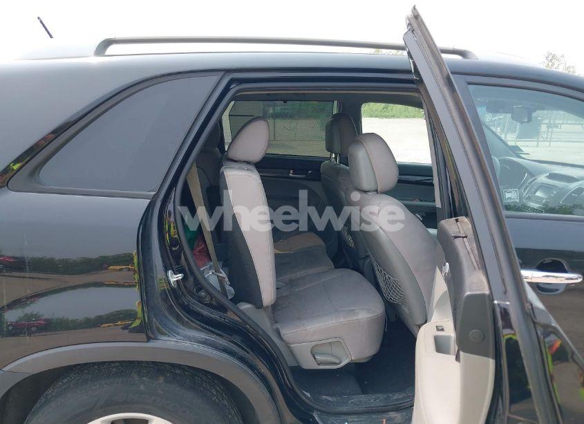 Photo 8 of 2015 Kia Sorento LX (VIN 5XYKT4A60FG649732)