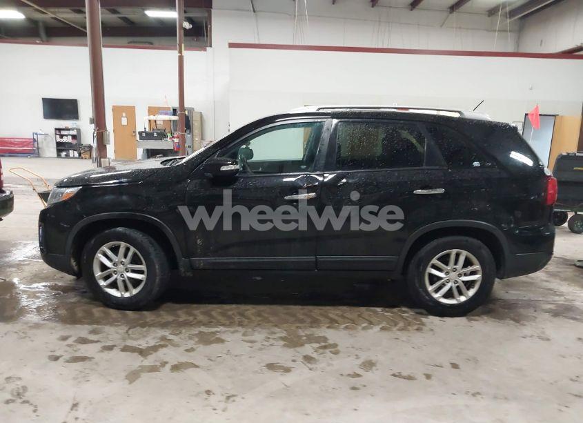 Photo 14 of 2015 Kia Sorento LX (VIN 5XYKT4A60FG653215)