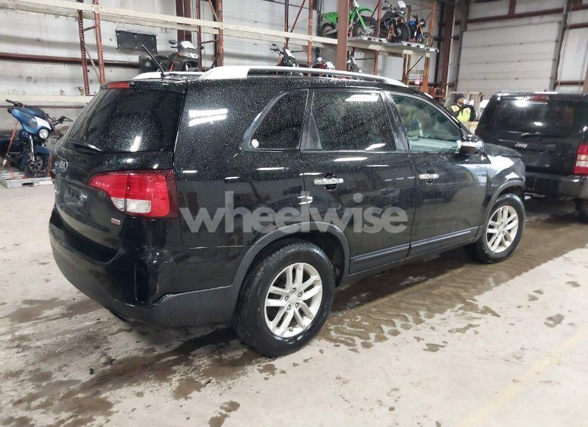 Photo 4 of 2015 Kia Sorento LX (VIN 5XYKT4A60FG653215)