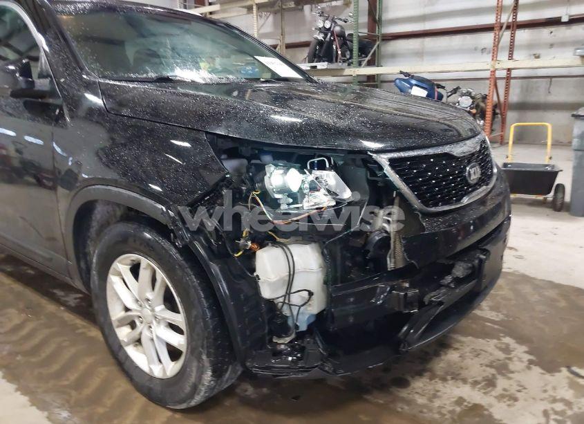 Photo 6 of 2015 Kia Sorento LX (VIN 5XYKT4A60FG653215)