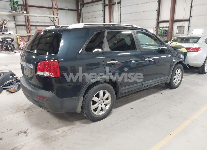 Photo 4 of 2013 Kia Sorento LX (VIN 5XYKT4A61DG371260)