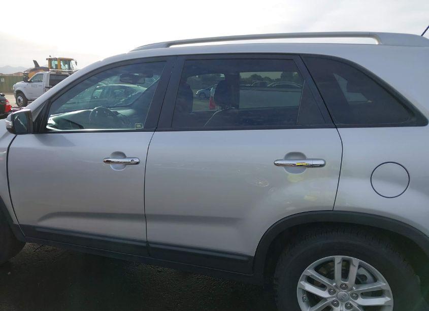 Photo 14 of 2014 Kia Sorento LX (VIN 5XYKT4A61EG481033)