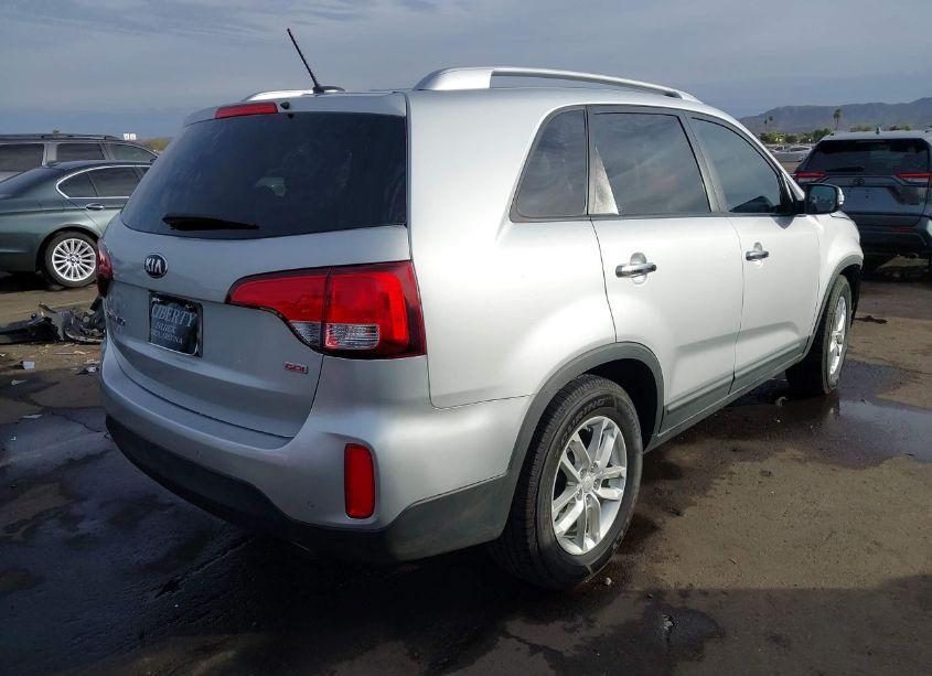 Photo 4 of 2014 Kia Sorento LX (VIN 5XYKT4A61EG481033)