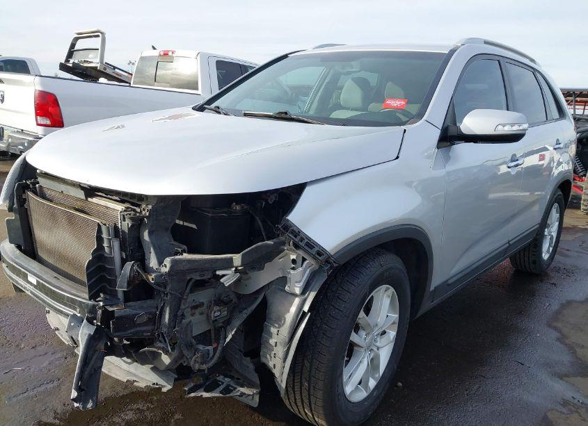 Photo 6 of 2014 Kia Sorento LX (VIN 5XYKT4A61EG481033)