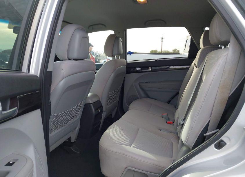 Photo 8 of 2014 Kia Sorento LX (VIN 5XYKT4A61EG481033)