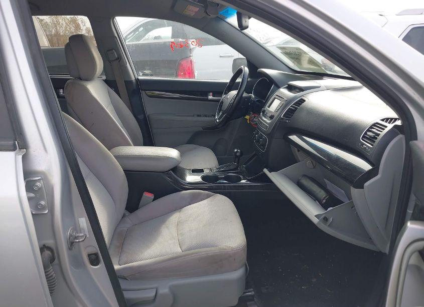 Photo 5 of 2014 Kia Sorento LX (VIN 5XYKT4A61EG491481)