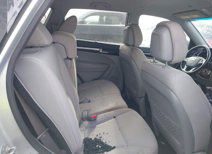 Photo 8 of 2014 Kia Sorento LX (VIN 5XYKT4A61EG491481)