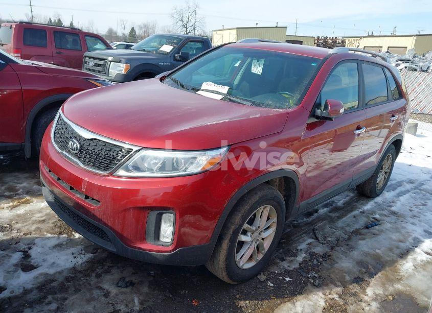 Photo 2 of 2015 Kia Sorento LX (VIN 5XYKT4A61FG575897)