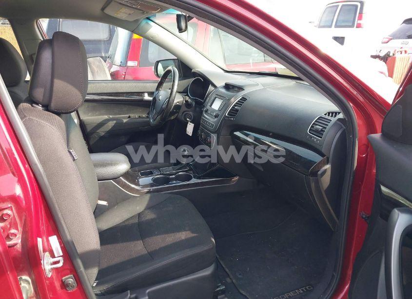 Photo 5 of 2015 Kia Sorento LX (VIN 5XYKT4A61FG575897)