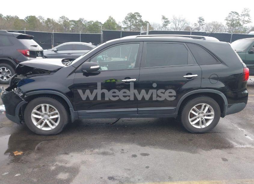 Photo 14 of 2015 Kia Sorento LX (VIN 5XYKT4A61FG577018)