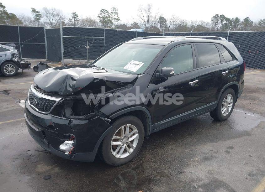 Photo 2 of 2015 Kia Sorento LX (VIN 5XYKT4A61FG577018)