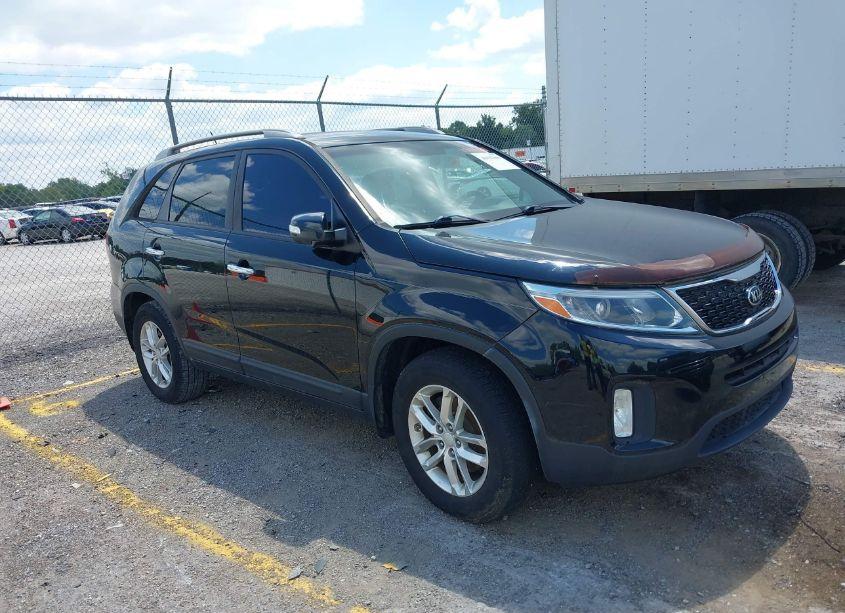 2015 Kia Sorento LX (VIN 5XYKT4A61FG630798) main photo