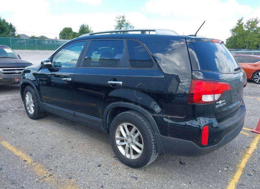 Photo 3 of 2015 Kia Sorento LX (VIN 5XYKT4A61FG630798)