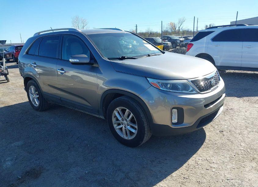 2015 Kia Sorento LX (VIN 5XYKT4A61FG657662) main photo