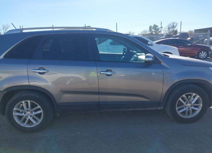 Photo 14 of 2015 Kia Sorento LX (VIN 5XYKT4A61FG657662)