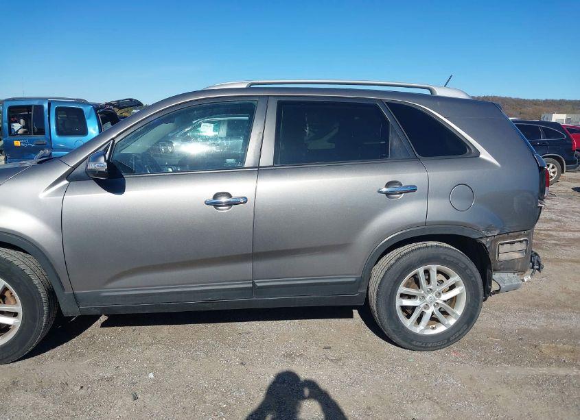 Photo 15 of 2015 Kia Sorento LX (VIN 5XYKT4A61FG657662)