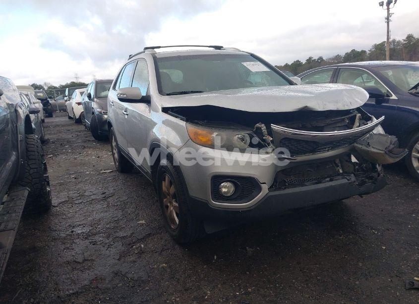 2012 Kia Sorento LX (VIN 5XYKT4A62CG228252) main photo