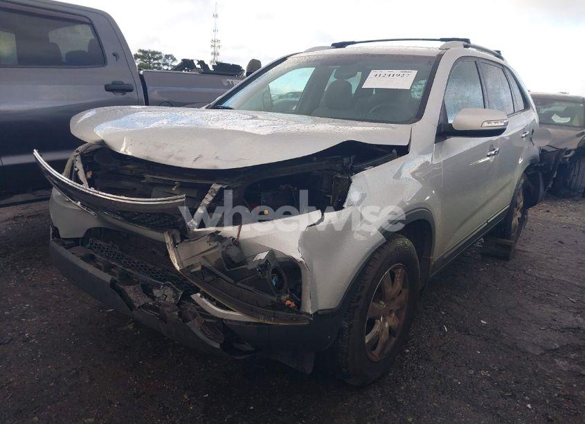 Photo 2 of 2012 Kia Sorento LX (VIN 5XYKT4A62CG228252)