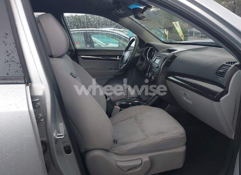 Photo 5 of 2012 Kia Sorento LX (VIN 5XYKT4A62CG228252)