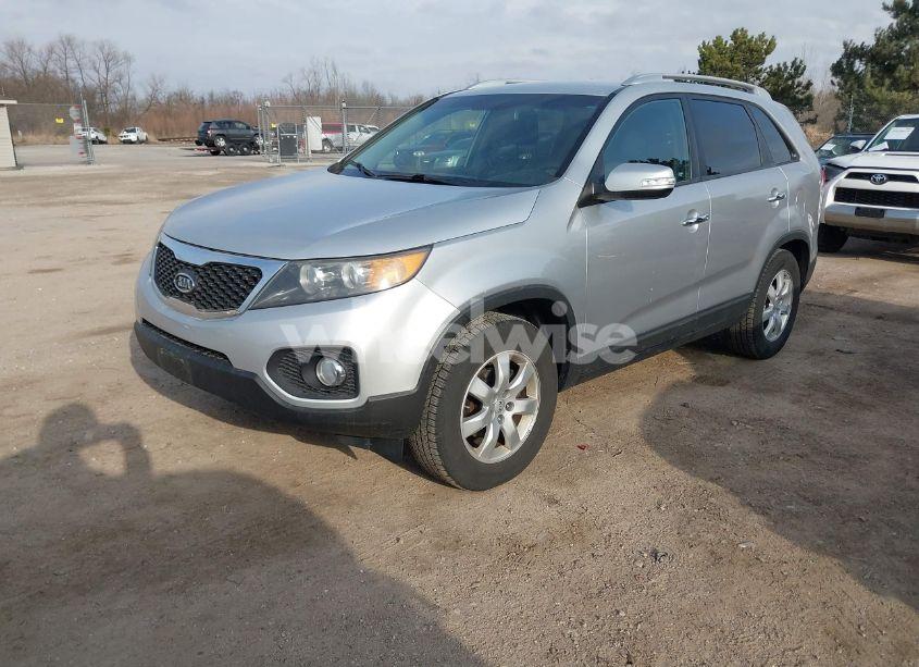 Photo 2 of 2012 Kia Sorento LX (VIN 5XYKT4A62CG237467)